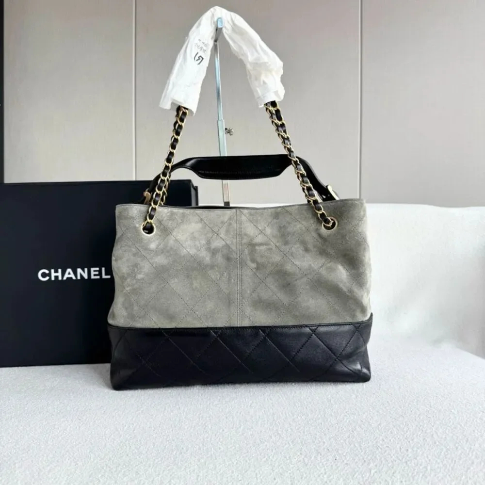 CHANEL brand color